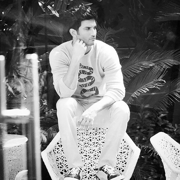 Bollywood Actor Sushant Singh Rajput commits suicide at Mumbai home