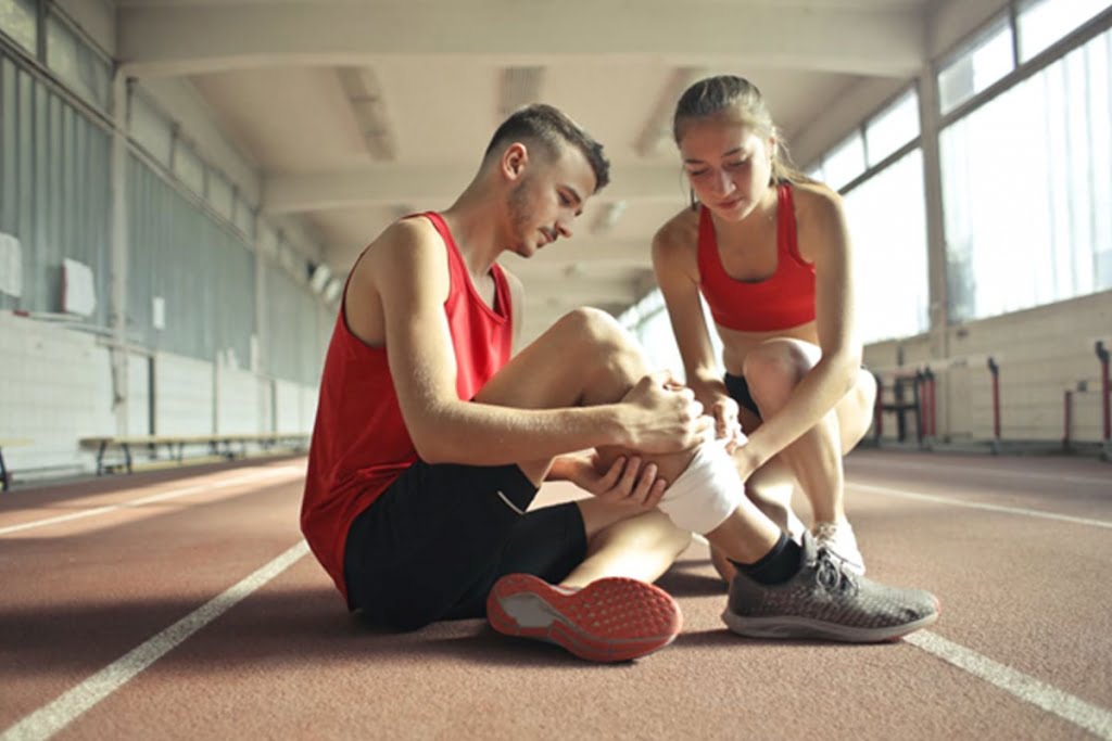 How do Ice Packs help in Injuries?