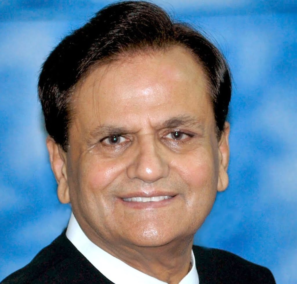 Senior Congress leader Ahmed Patel passes